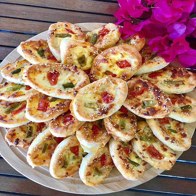Sandal Pizza Börek Tarifi