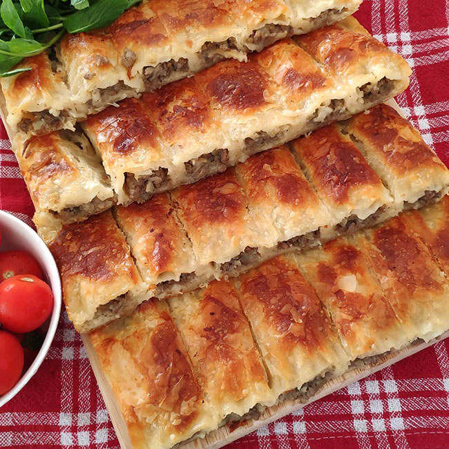 Dışı Çıtır Çıtır İçi Pamuk Gibi Bir Börek